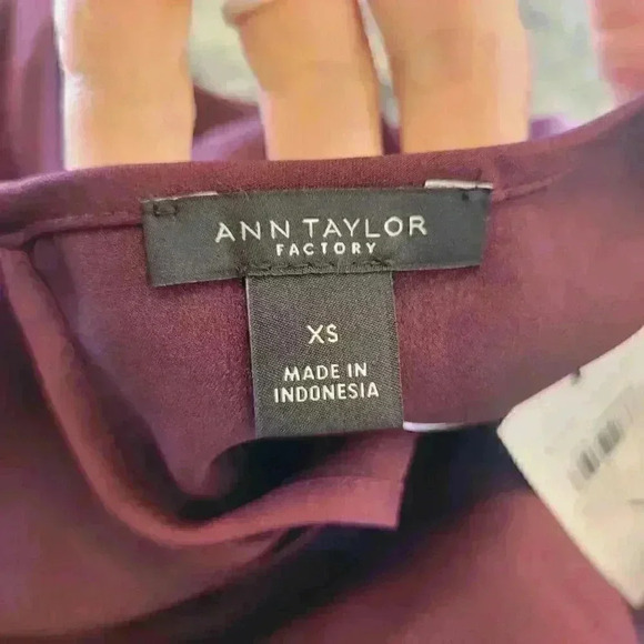 Ann Taylor Women's Burgundy Vino Polyester Charmeuse Bell Sleeve Top NEW - Picture 4 of 10